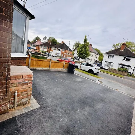 -r4- Newly Renovated Private Self Contained In Selly Oak With Own Kitchenette And Shared Bathroom Birmingham